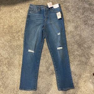 Jessica Simpson Jeans size 28. High rise slim straight. Lived-in vintage denim.